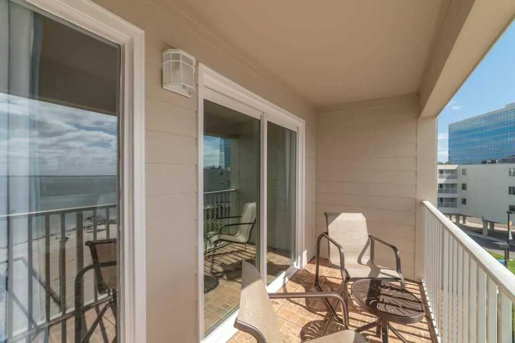 421-Fully Renovated, Wifi, Pool, Amazing Views, Near Bucs Stadium Tampa