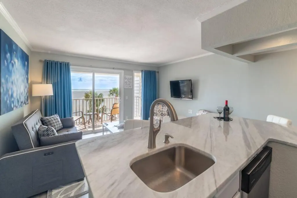 Apartment 421-Fully Renovated, Wifi, Pool, Amazing Views, Near Bucs Stadium Tampa United States