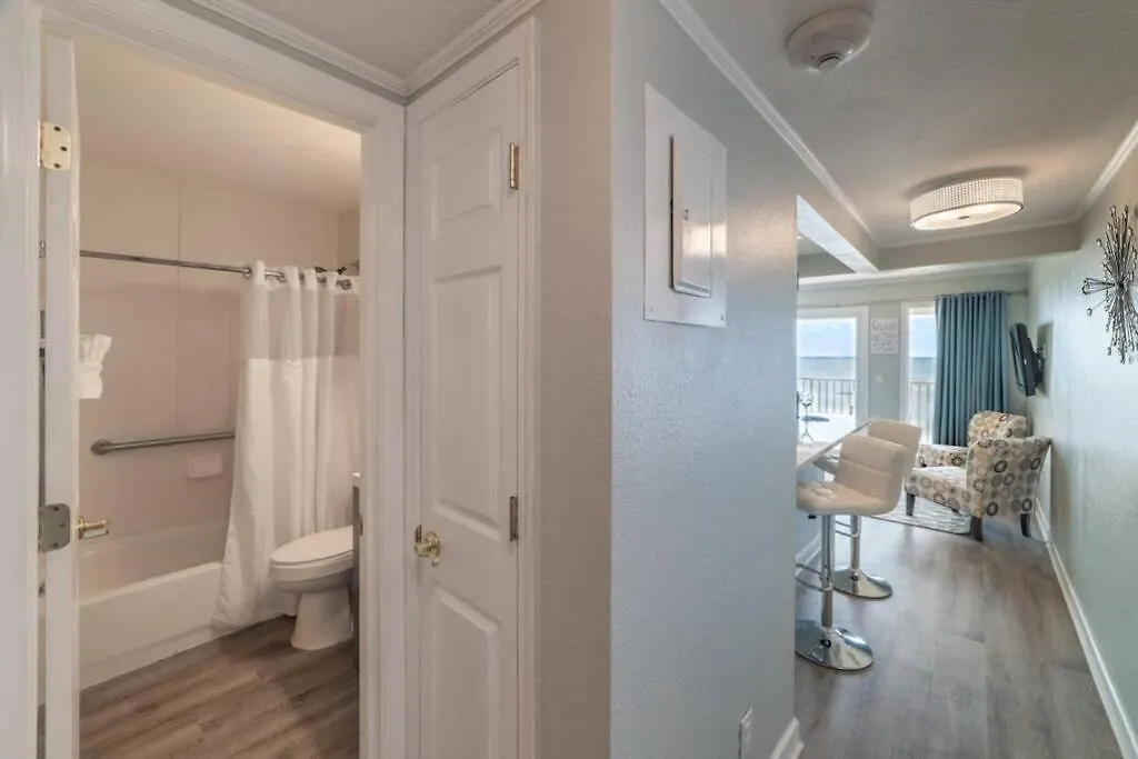 421-Fully Renovated, Wifi, Pool, Amazing Views, Near Bucs Stadium Tampa Apartment